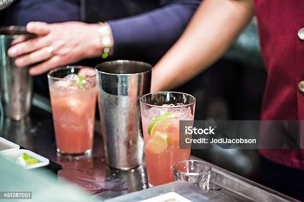 Bevande Alcoliche Bar Di Capodanno - Fotografie stock e altre immagini di Alchol - Alchol, Arto - Parte del corpo, Arto umano
