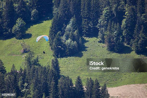 Foto de Swiss Parapente Carros Para Alpine Meadows e mais fotos de stock de Agricultura - Agricultura, Ajardinado, Alpes suíços