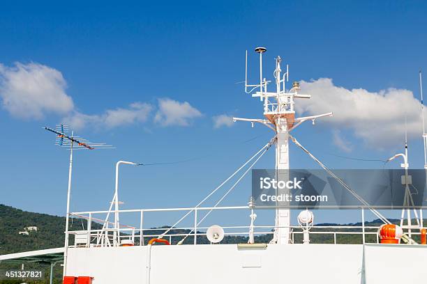 Photo libre de droit de Les Navires Antenne banque d'images et plus d'images libres de droit de Antenne individuelle - Antenne individuelle, Antenne parabolique, Bateau de voyageurs