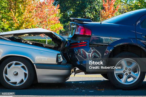 Auto Accidente Con Dos Coches Que Implican Foto de stock y más banco de imágenes de Accidente de automóvil - Accidente de automóvil, Choque, Coche