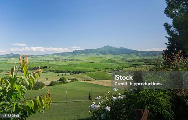 Панорамный Вид В Валь Дорча В Тоскане — стоковые фотографии и другие картинки Без людей - Без людей, Валь д'Орча, Весна