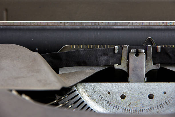 vintage-schreibmaschine - typewriter retro revival old fashioned obsolete stock-fotos und bilder