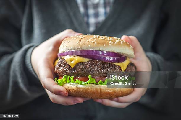 Hamburguesa Con Queso Foto de stock y más banco de imágenes de Alimento - Alimento, Calor, Carne