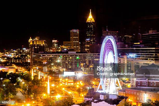 Ferris Wheel En El Centro De Atlanta Foto de stock y más banco de imágenes de Atlanta - Atlanta, Parque Centennial - Atlanta, Aire libre