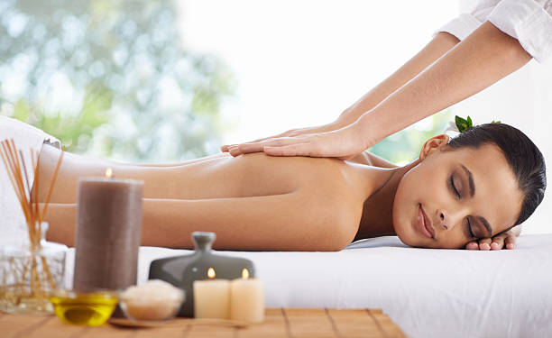 즐기면서 모더레이트 총 스파 릴렉세이션 - beauty spa spa treatment health spa women 뉴스 사진 이미지