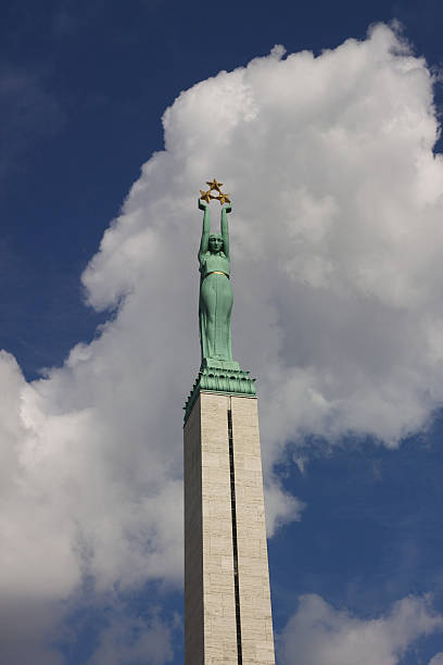istock Part of Freedom Monument with cloudy background 451532813