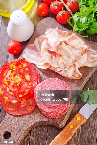 Salami Und Speck Stockfoto und mehr Bilder von Abnehmen - Abnehmen, Essgeschirr, Fett - Nährstoff