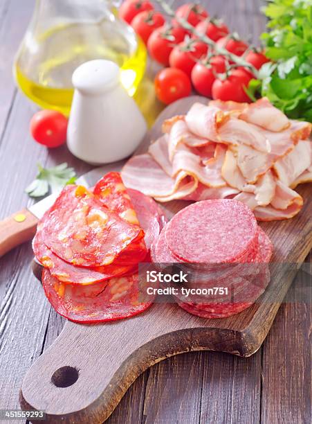 Salame Y Tocino Foto de stock y más banco de imágenes de Alimento - Alimento, Aperitivo - Plato de comida, Carne