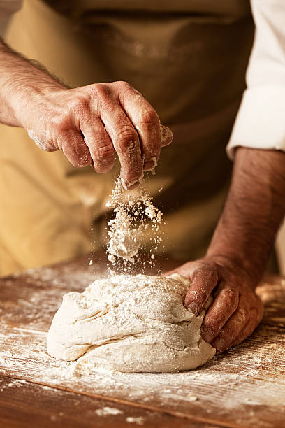 준비 효모 생지 - dough kneading human hand bread 뉴스 사진 이미지