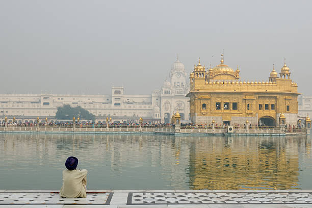 индия, amritsar - golden temple стоковые фото и изображения