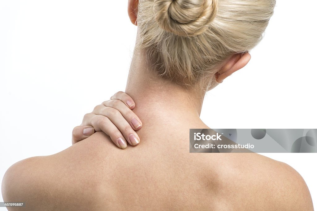 Rubia mujer con dolor de cuello. - Foto de stock de Dolor de cuello libre de derechos