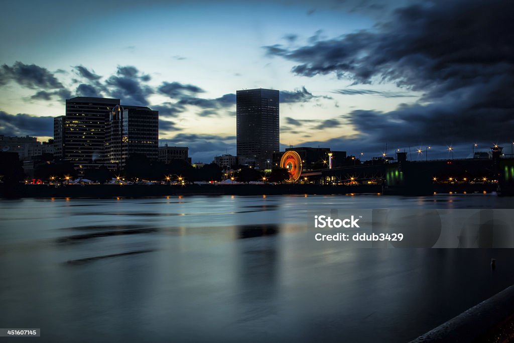 Portland, dans l'Oregon.  Festival dans le centre-ville au coucher du soleil - Photo de Altocumulus libre de droits