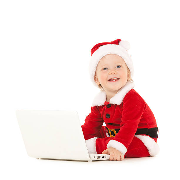 carino santa bambino con computer portatile su sfondo bianco - christmas shopping internet family foto e immagini stock