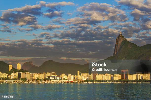 Foto de Botafogo Praia No Rio De Janeiro e mais fotos de stock de Rio de Janeiro - Rio de Janeiro, Barco a Vela, Baía