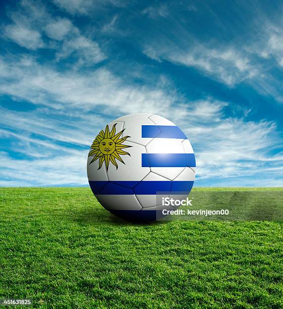 Pallone Da Calcio Calcio Con Bandiera Delluruguay - Fotografie stock e altre immagini di Ambientazione esterna - Ambientazione esterna, Attività, Bandiera