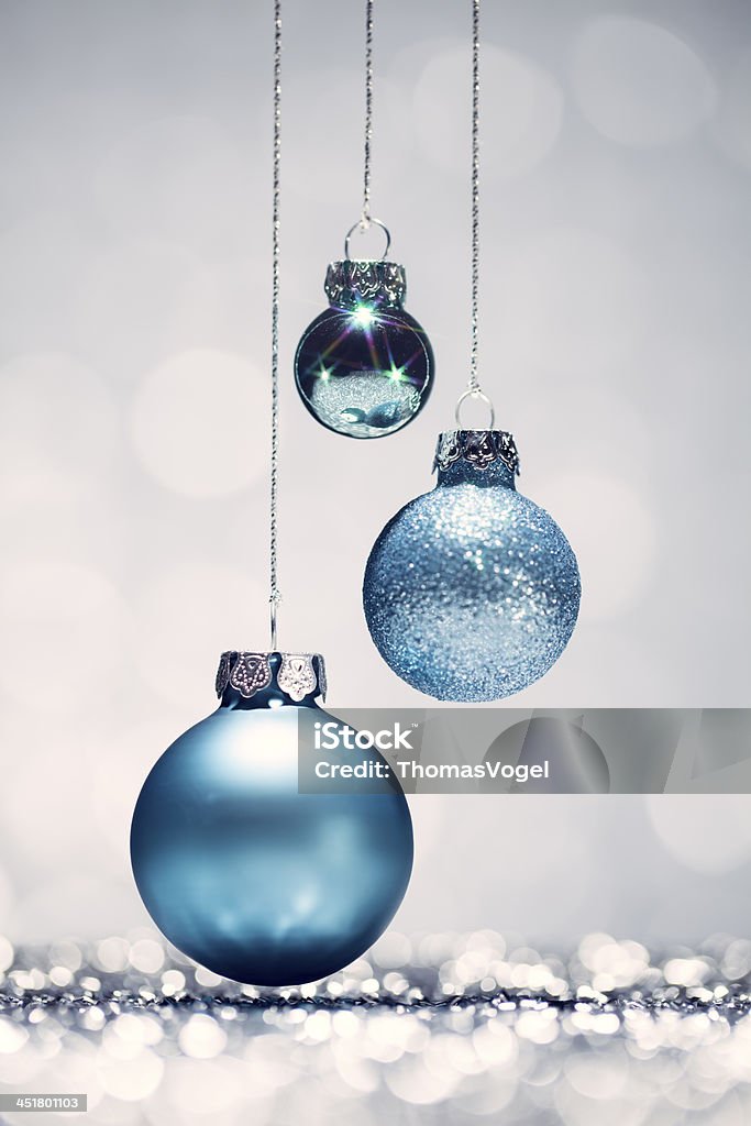 Weihnachten Kugeln Blau Bokeh Unscharf gestellt Dekoration Weiß - Lizenzfrei Blau Stock-Foto