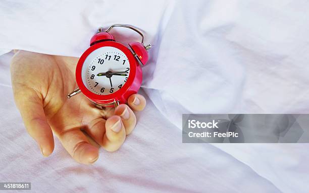 Alarm Wecker Stockfoto und mehr Bilder von Aufwachen - Aufwachen, Bett, Fotografie