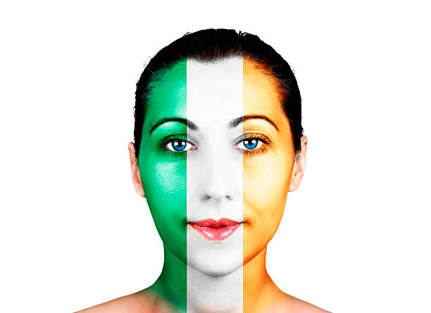 rosto com a bandeira da irlanda - republic of ireland flag human face irish culture - fotografias e filmes do acervo