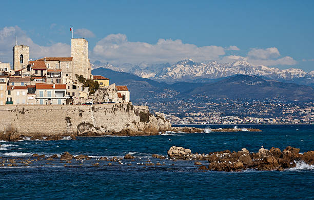 vue hivernale de antibes côte d'azur - france european alps provence alpes cote dazur mountain photos et images de collection