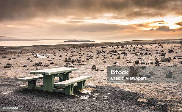 Wüstenlandschaft In Island Bei Sonnenuntergang Stockfoto und mehr Bilder von Abenddämmerung - Abenddämmerung, Arktis, Ausgedörrt