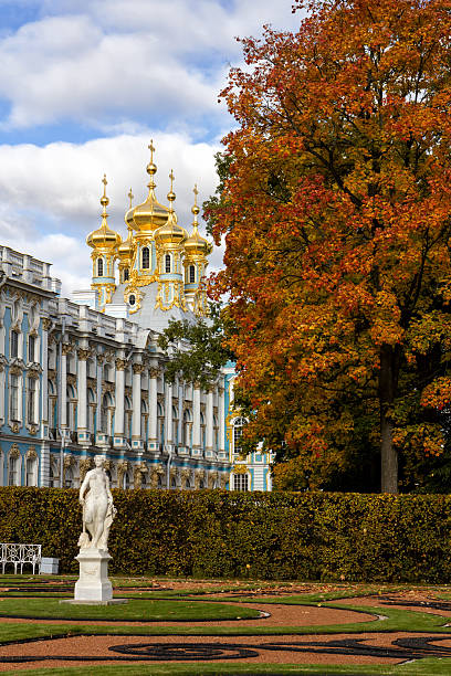 palácio de catarina, tsarskoye selo (pushkin), rússia - statue architecture sculpture formal garden imagens e fotografias de stock