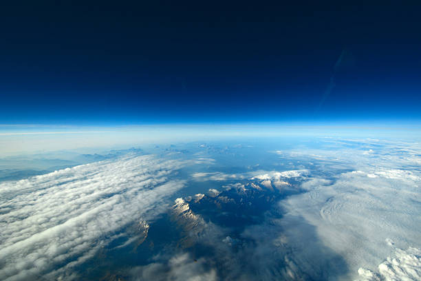 insolita vista aerea della terra e cloud. - global warming earth globe warming up foto e immagini stock