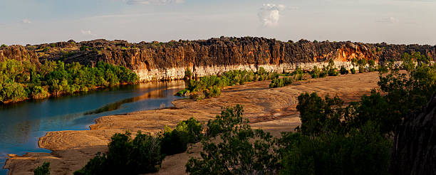 Fitzroy Rive and Geikie Gorge The Fitzroy River is located in the West Kimberley region of Western Australia. Geikie Gorge National Park is a national park in the Kimberley region of Western Australia, 1,837 kilometres (1,141 mi) kimberley plain stock pictures, royalty-free photos & images