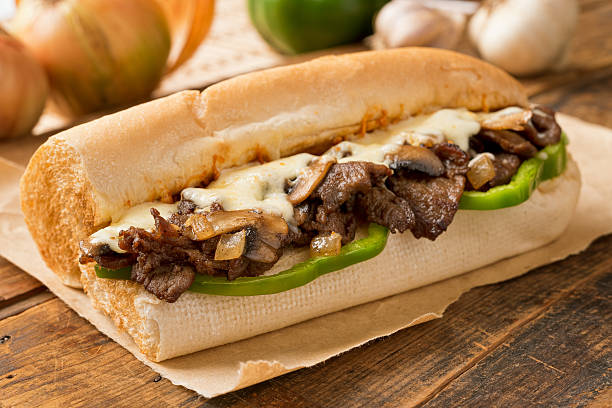 bistecca di manzo e formaggio sub - cheese sandwich foto e immagini stock