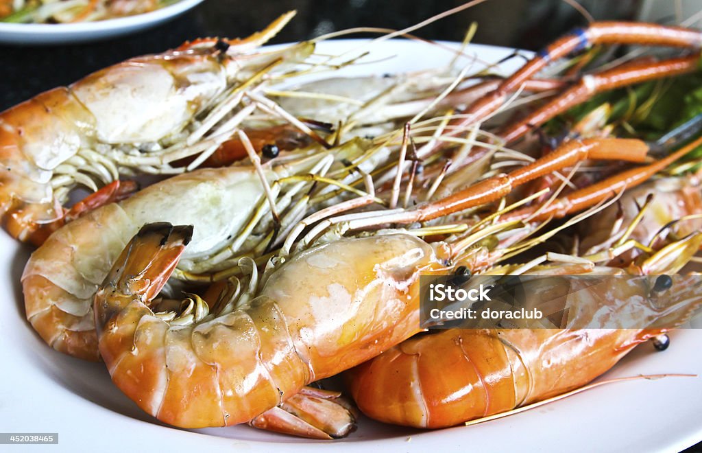 Alla griglia shrim pronto a servire - Foto stock royalty-free di Alla griglia