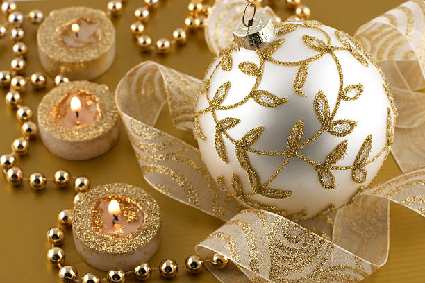 istock Christmas card with bright colorful ball 452069105