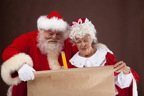 Santa e Mrs Claus scrivere sulla sexy bella elenco - foto stock