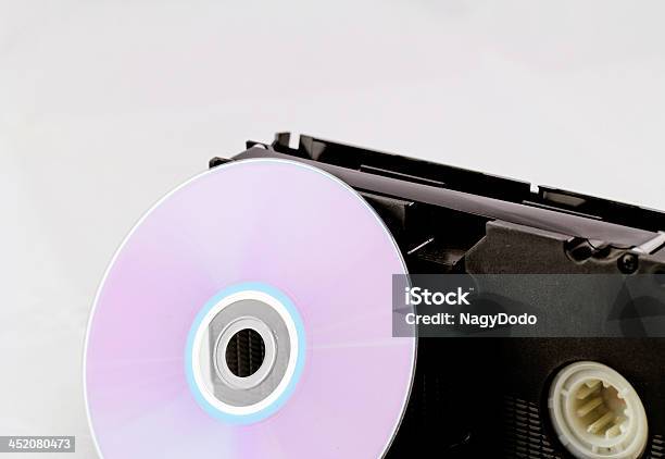 Dvd E Vhs - Fotografie stock e altre immagini di DVD - DVD, Videocassetta, Bianco