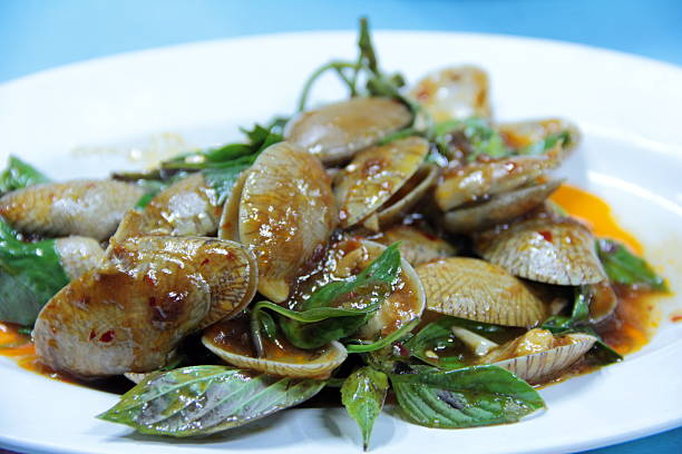 Mescolare fritto vongole con peperoni arrosto paste (Incolla). - foto stock