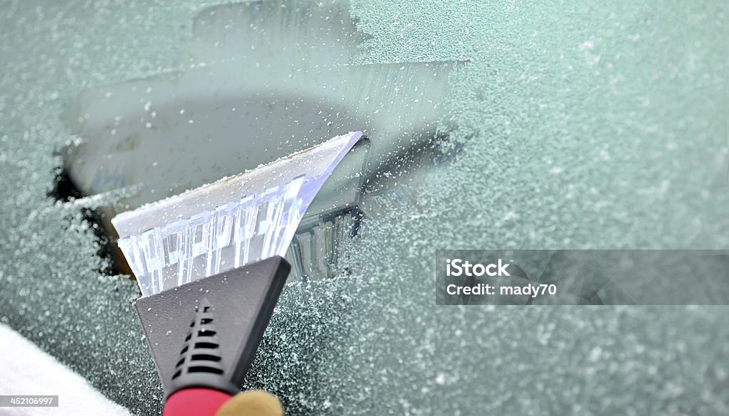 ice scraping scraping snow and ice from the car windscreen Car Stock Photo