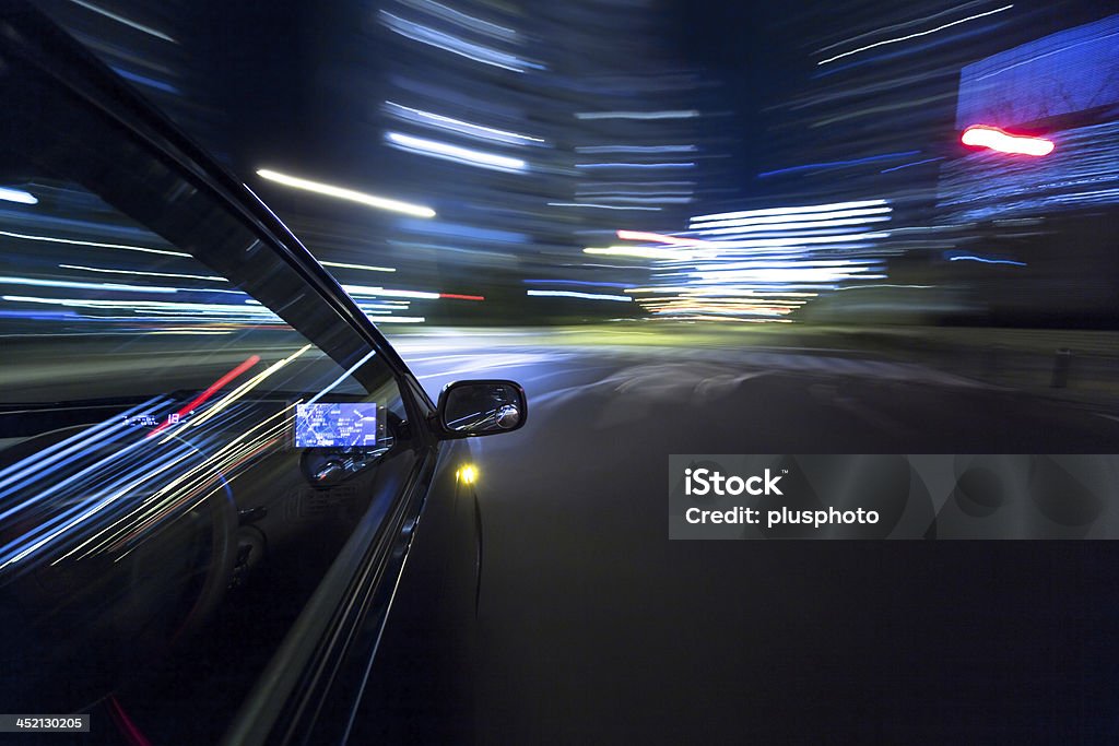 La voiture se déplace à grande vitesse - Photo de Activité libre de droits