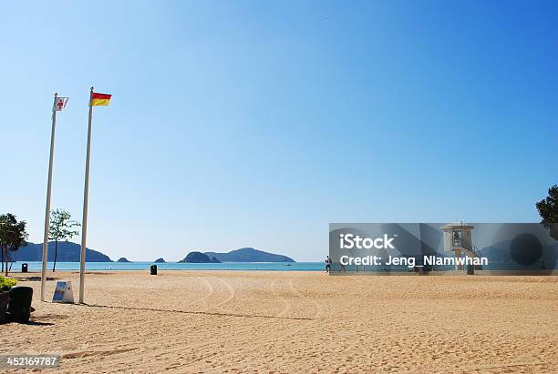 Lighthouse En La Playa Foto de stock y más banco de imágenes de Aire libre - Aire libre, Anochecer, Arquitectura exterior