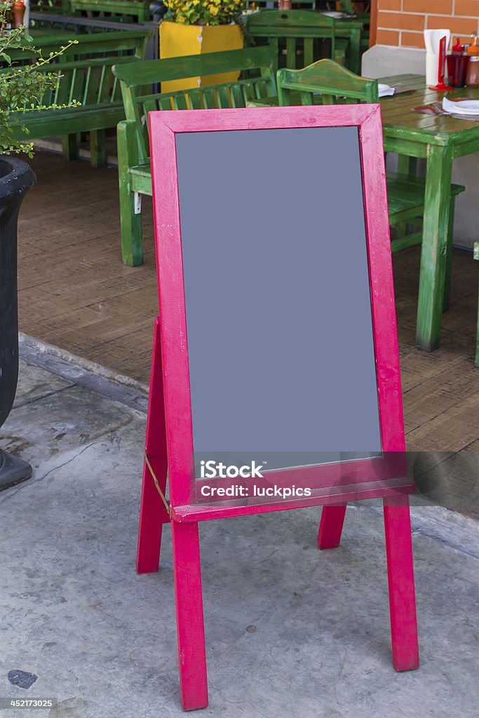 Lavagna in rosso al ristorante frame - Foto stock royalty-free di Close-up