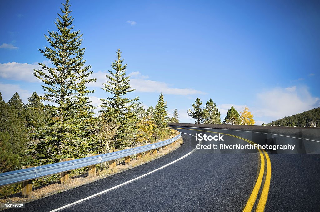 Sur la route, dans le Colorado - Photo de Aller de l'avant libre de droits