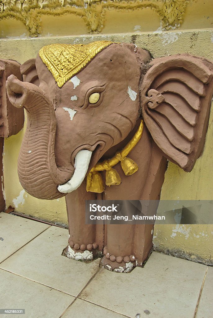 Statua słonia w temple Of Thaialnd - Zbiór zdjęć royalty-free (Anioł)