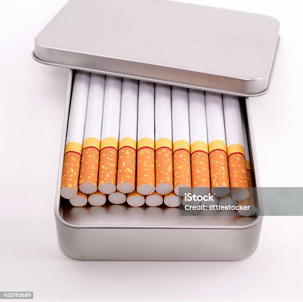 タバコの金属製ボックス - カットアウトのストックフォトや画像を多数ご用意 - カットアウト, クローズアップ, タバコ
