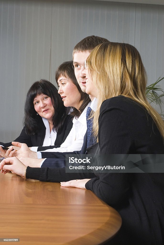 Businessgroup avec ordinateur portable - Photo de Adulte libre de droits