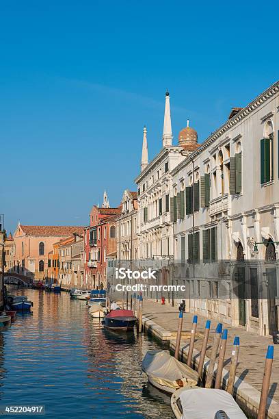 Vista De Um Canal Em Veneza - Fotografias de stock e mais imagens de Ao Ar Livre - Ao Ar Livre, Arquitetura, Canal - Água Corrente