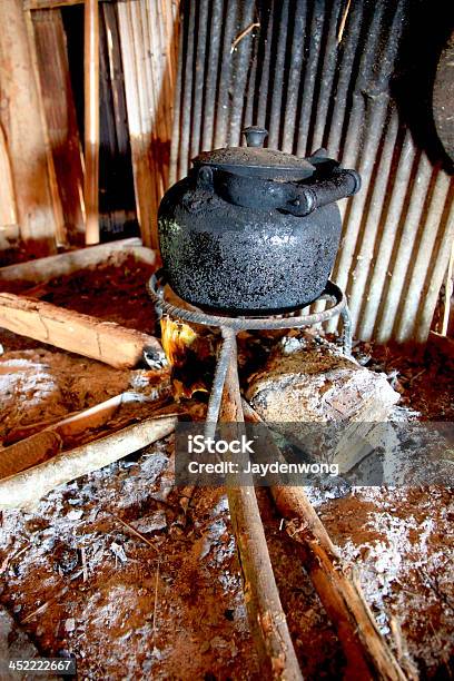 금속 포트 In 아카족 부족 부엌에 대한 스톡 사진 및 기타 이미지 - 부엌, 0명, 가정 주방