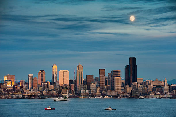 moonrise 、シアトル、ワシントン州ます。 - tugboat puget sound nautical vessel pulling ストックフォトと画像