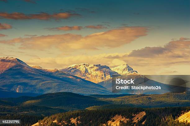 Rocky Mountain Parque Nacional De Banff - Fotografias de stock e mais imagens de Alberta - Alberta, Ao Ar Livre, Canadá