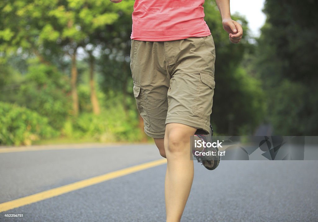 Frau läuft im Freien - Lizenzfrei Abenteuer Stock-Foto