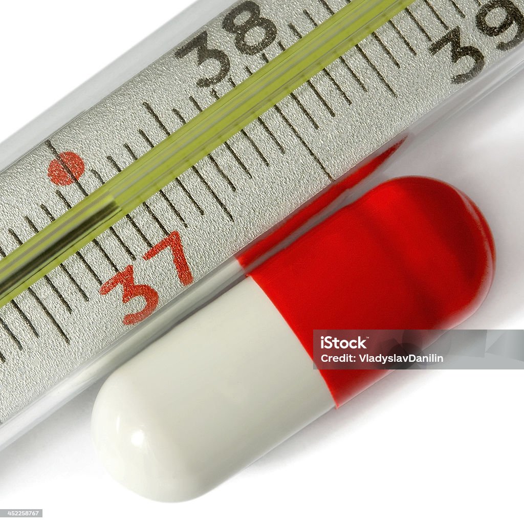 Termometr skali z czerwone białe tabletki - Zbiór zdjęć royalty-free (Antybiotyk)