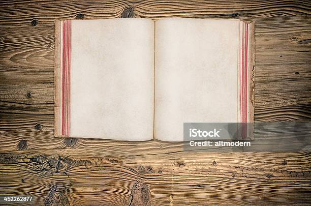 Винтажный Книга — стоковые фотографии и другие картинки Альбом на память - Альбом на память, Антиквариат, Без людей