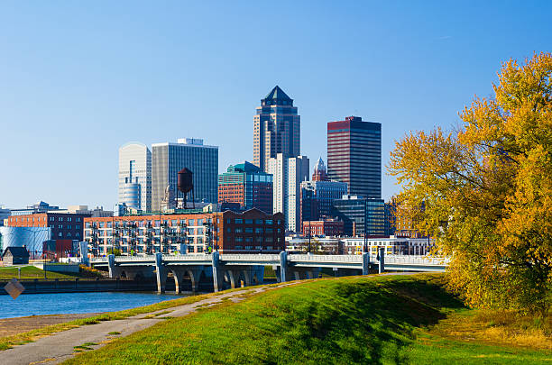 horizonte do centro da cidade de des moines - 5957 imagens e fotografias de stock