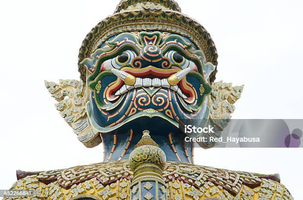 Plano Aproximado De Tutor Gigante No Grande Palácio De Banguecoque Tailândia - Fotografias de stock e mais imagens de Ao Ar Livre